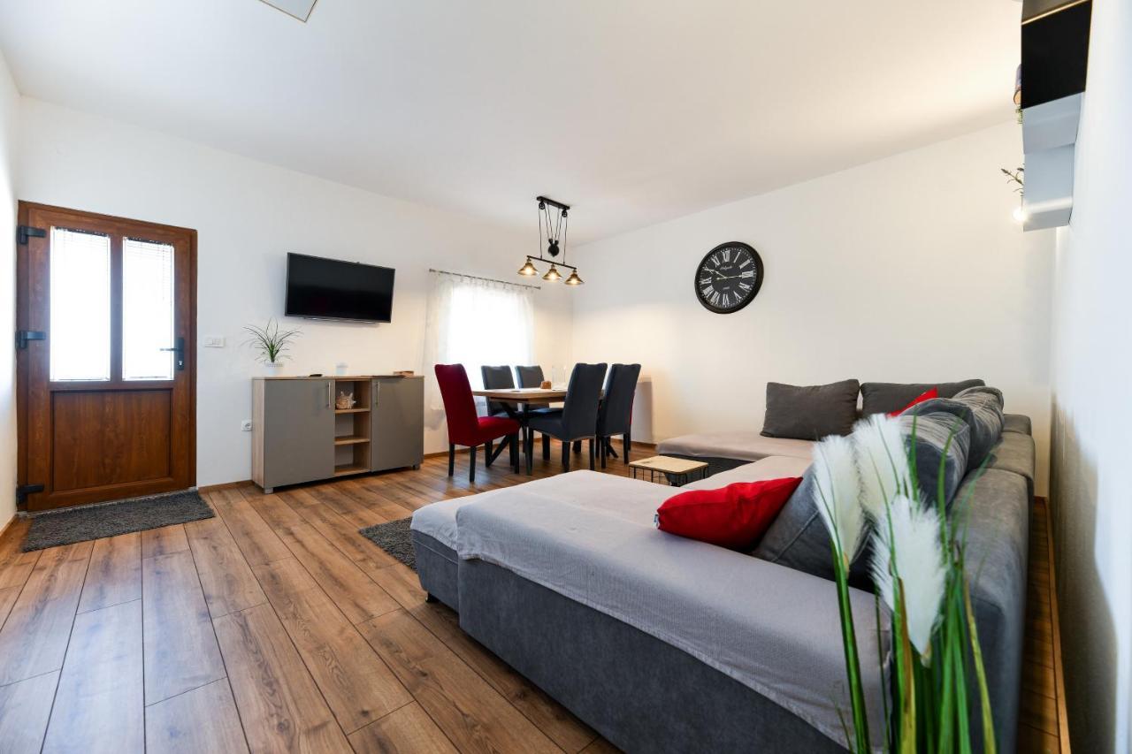 Holiday Home Skevini Dvori Starigrad Paklenica Exteriör bild